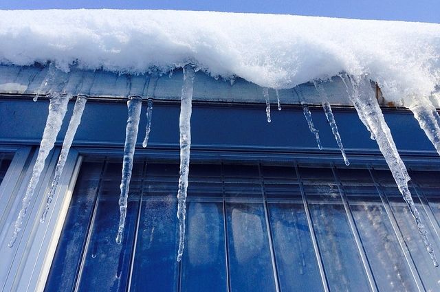 Получить компенсацию при падении снега с крыши в Апрелевке